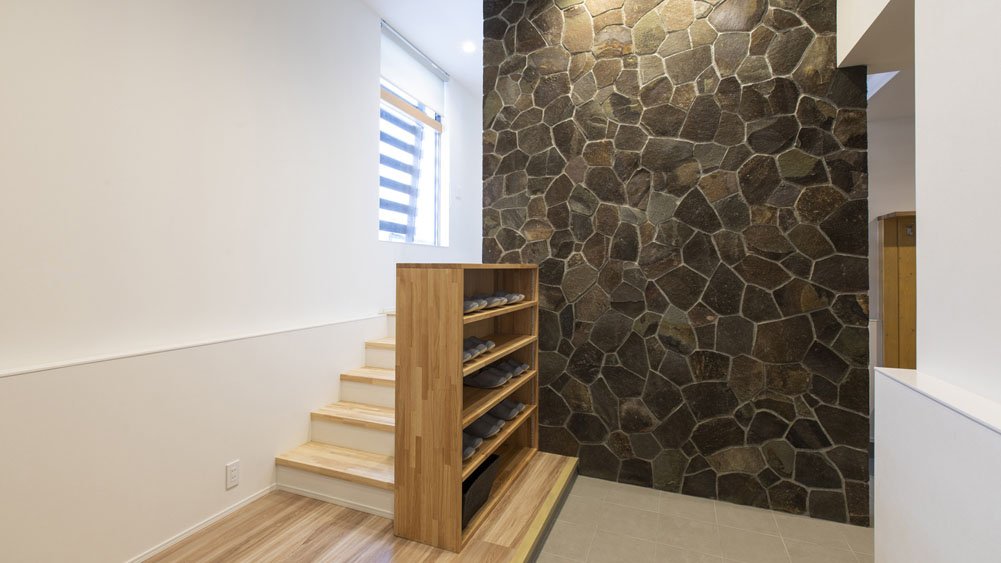 Aoyama Lodge - Wooden shoe rack